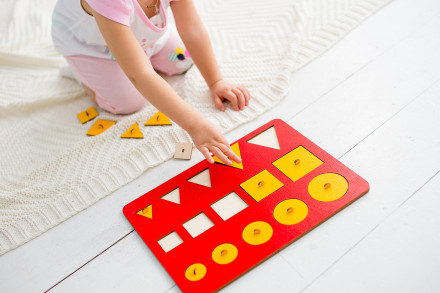 Рамки-вкладыши М.Монтессори "Больше-меньше"